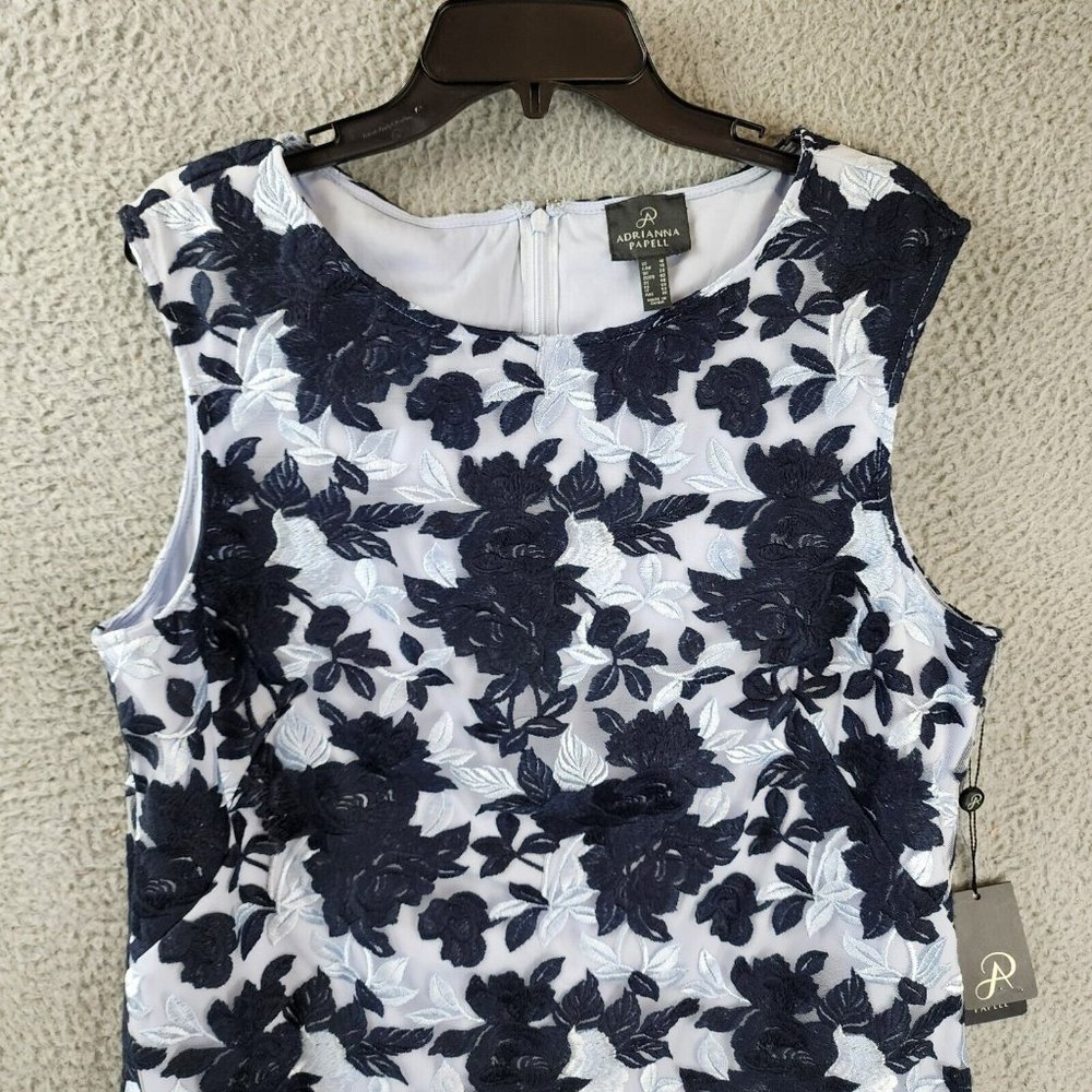 Adrianna Papell Woman's dress Blue & White Floral Size 6